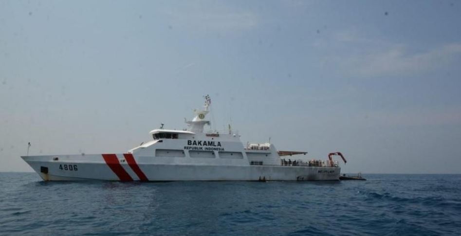 Kapal patroli milik Bakamla RI KN Belut Laut-4806 turut membatu pencarian dan pertolongan Search and Rescue (SAR) korban gelombang Tsunami yang melanda perairan Selat Sunda, di dua wilayah yakni Provinsi Banten dan Lampung. Foto: Humas Bakamla