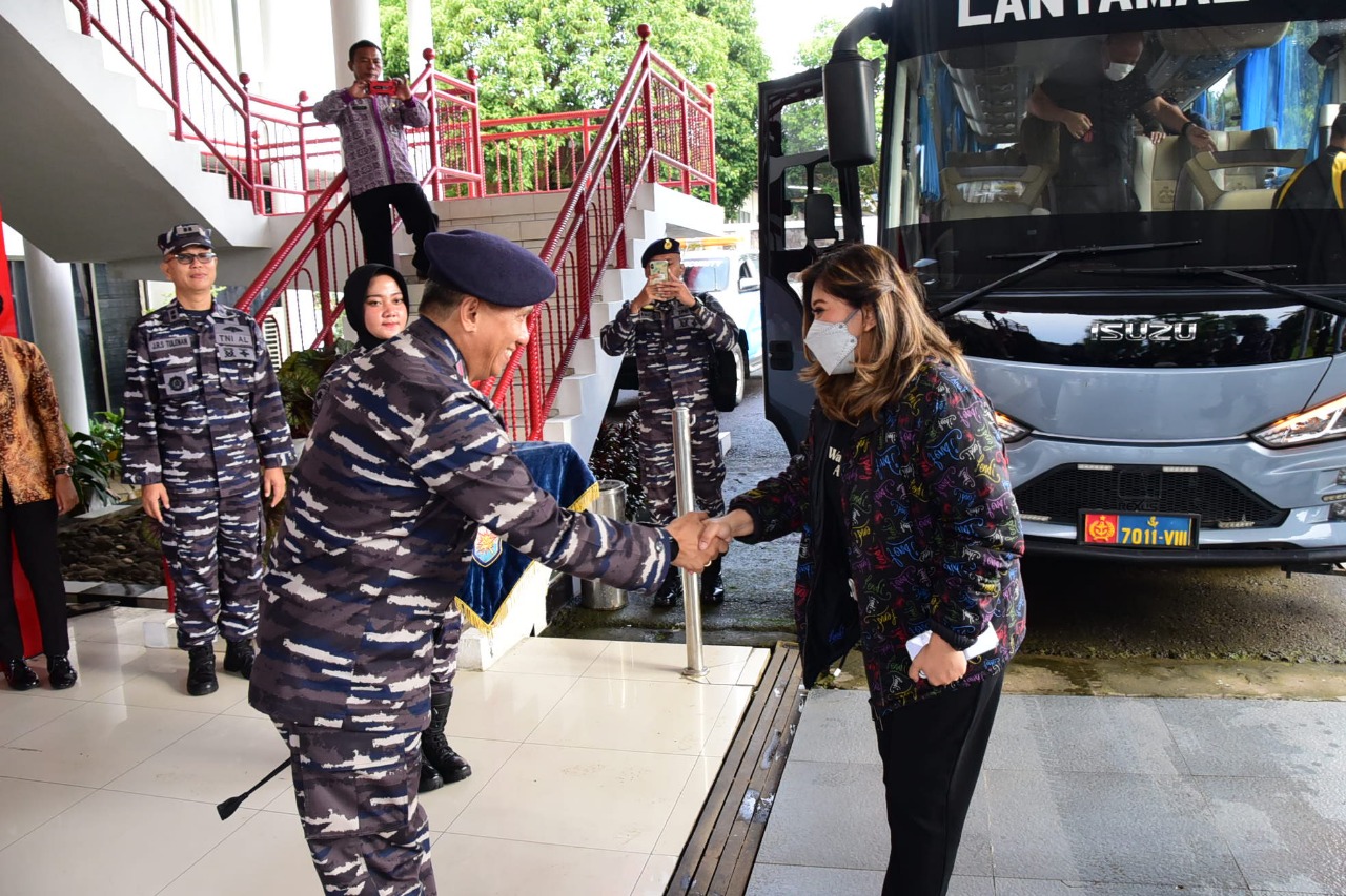 Kunjungan Komisi I DPR ke Lantamal VIII Manado