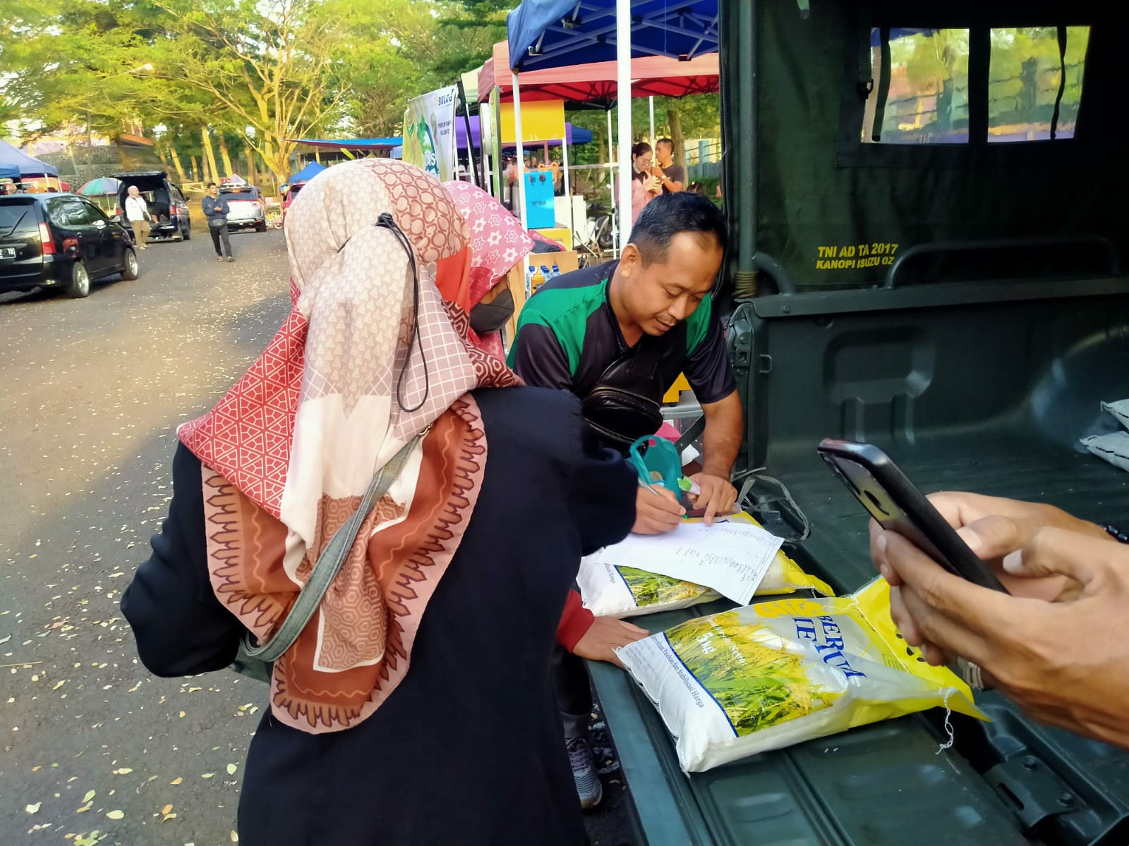 10 Ton Beras Disiapkan Kodim Ciamis Ludes Diserbu Warga
