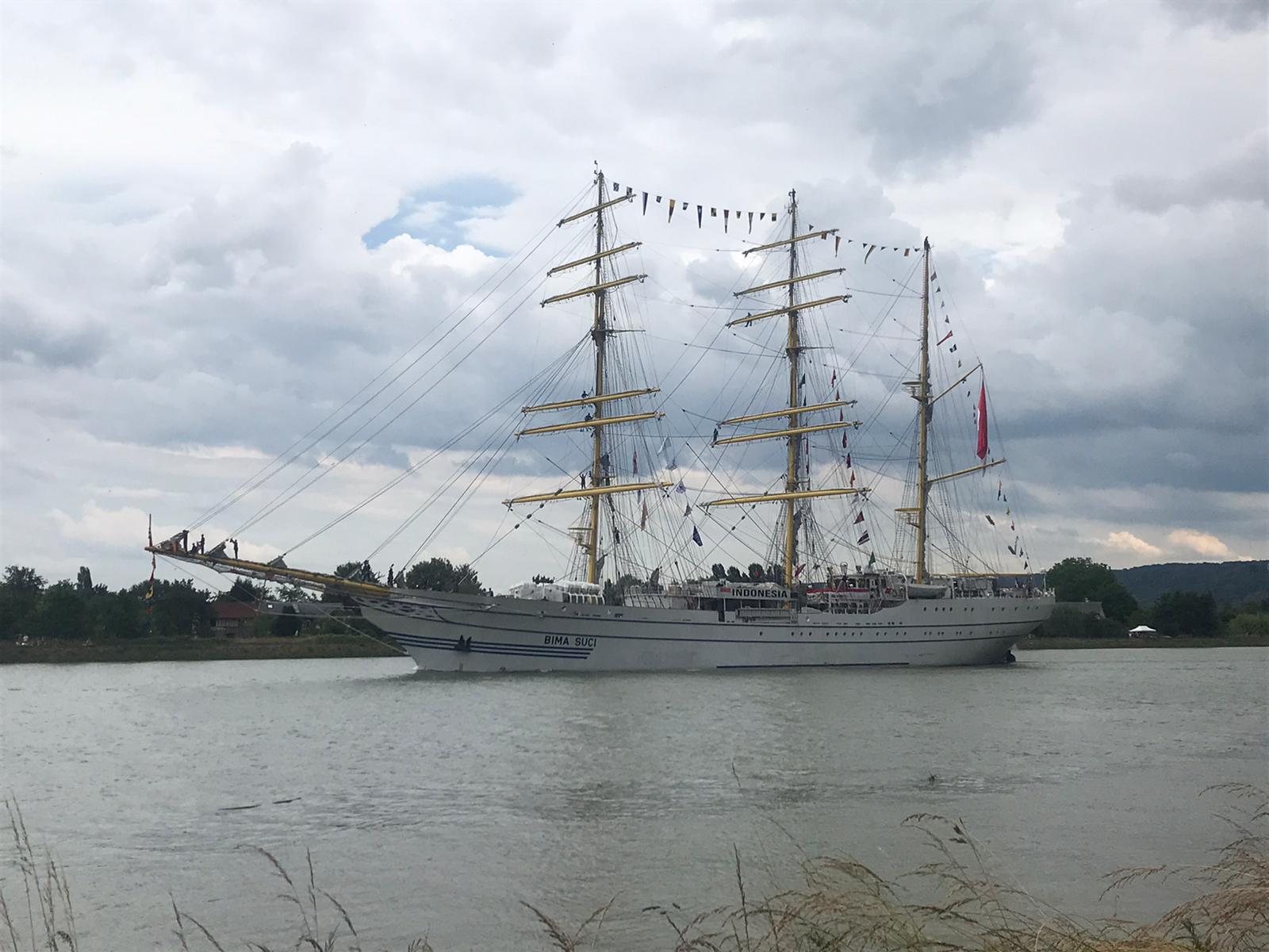 KRI Bima Suci Tinggalkan Port of Maritime Setelah Ikuti L'armada Rouen 2023
