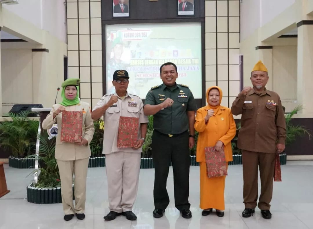Korem 081/DSJ Gelar Komsos dengan Keluarga Besar TNI