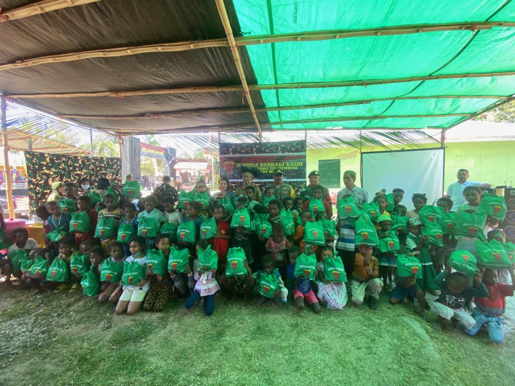 Satgas Yonif 125/SMB Berbagi Kasih dengan Masyarakat Papua