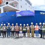 SEREMONI : Foto bersama setelah sesi seremoni Pengapalan LNG Perdana di Pelabuhan Malundung, Tarakan.