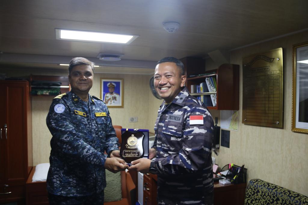 Letkol Laut (P) Wirastyo Haprabu, Dansatgas MTF TNI XXVIII-O UNIFIL, bertemu Captain A N M Ishitiaq Jahan Farouqee