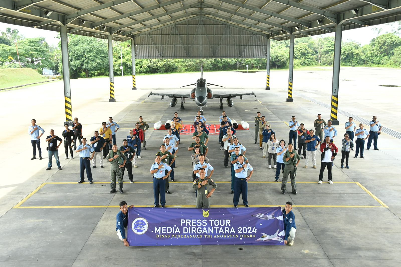 Dispen TNI AL Ikuti Press Tour Media Dirgantara 2024