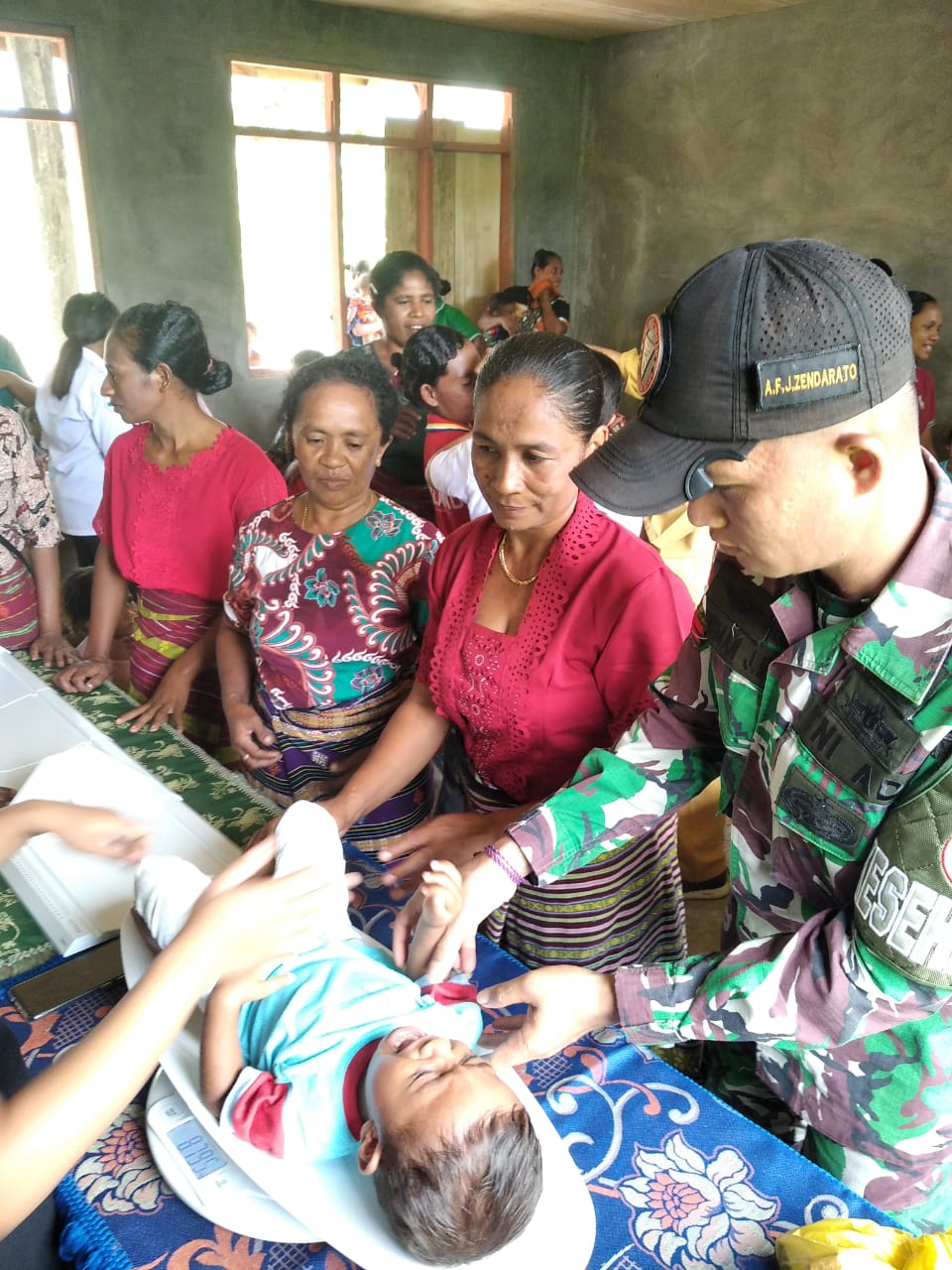 Pos Nino Satgas Yonkav 6:Naga Karimata Kolaborasi dengan Posyandu Periksa Kesehatan Ibu dan Anak