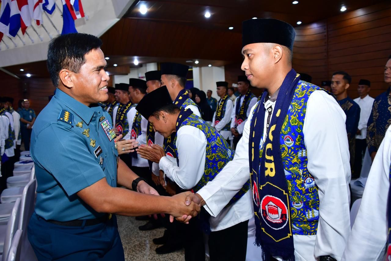 Kasal Laksamana TNI Muhammad Ali Lepas Keberangkatan Personel TNI AL Ibadah ke Tempat Suci