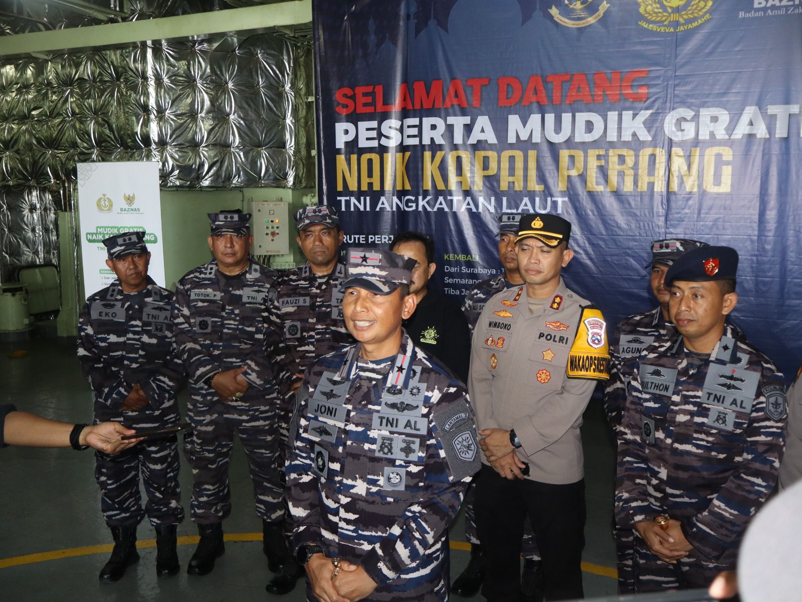 Arus Balik 2024, Masyarakat Antusias Naik Kapal Perang