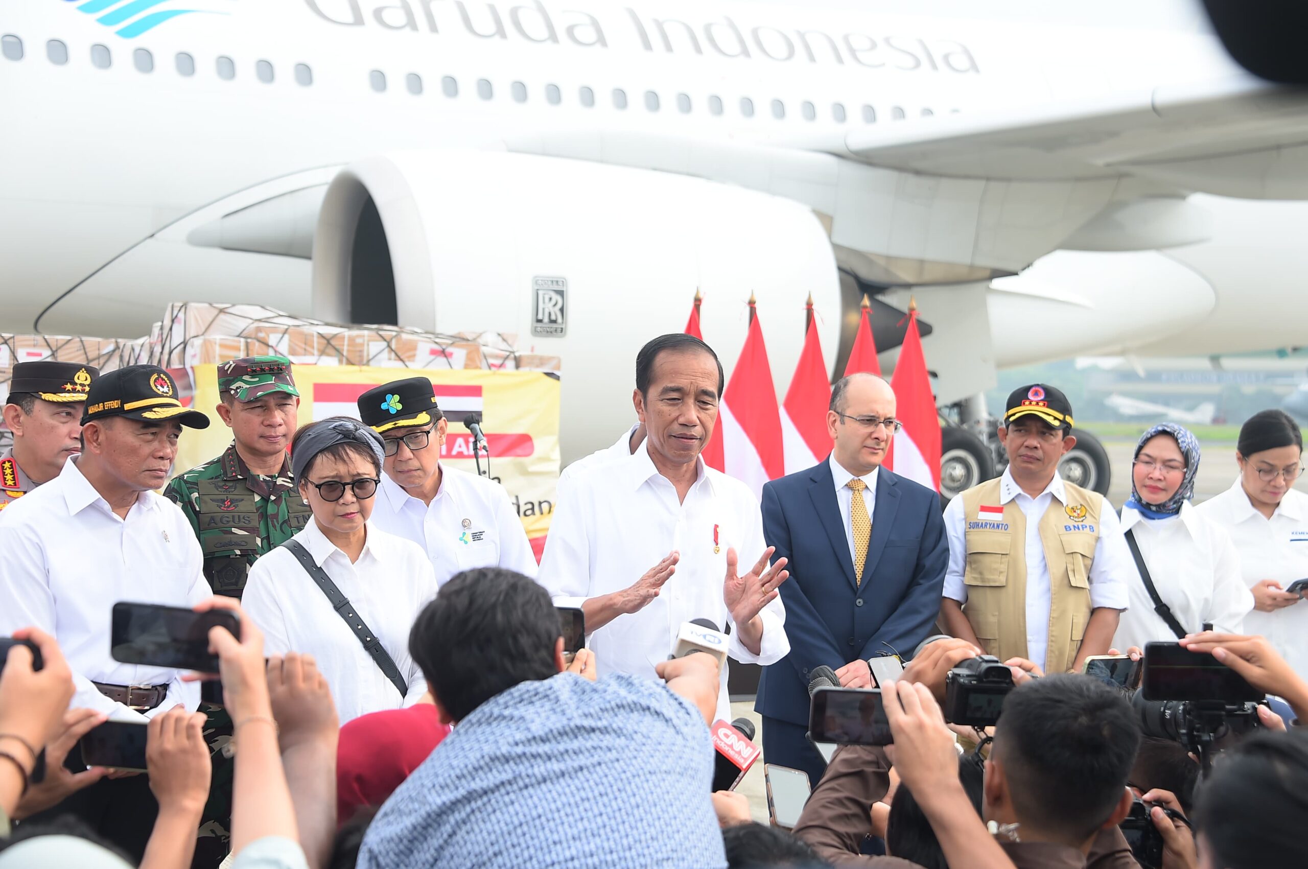 Panglima TNI Dampingi Presiden Jokowi Berangkatkan Bantuan Kemanusiaan untuk Mesir dan Sudan