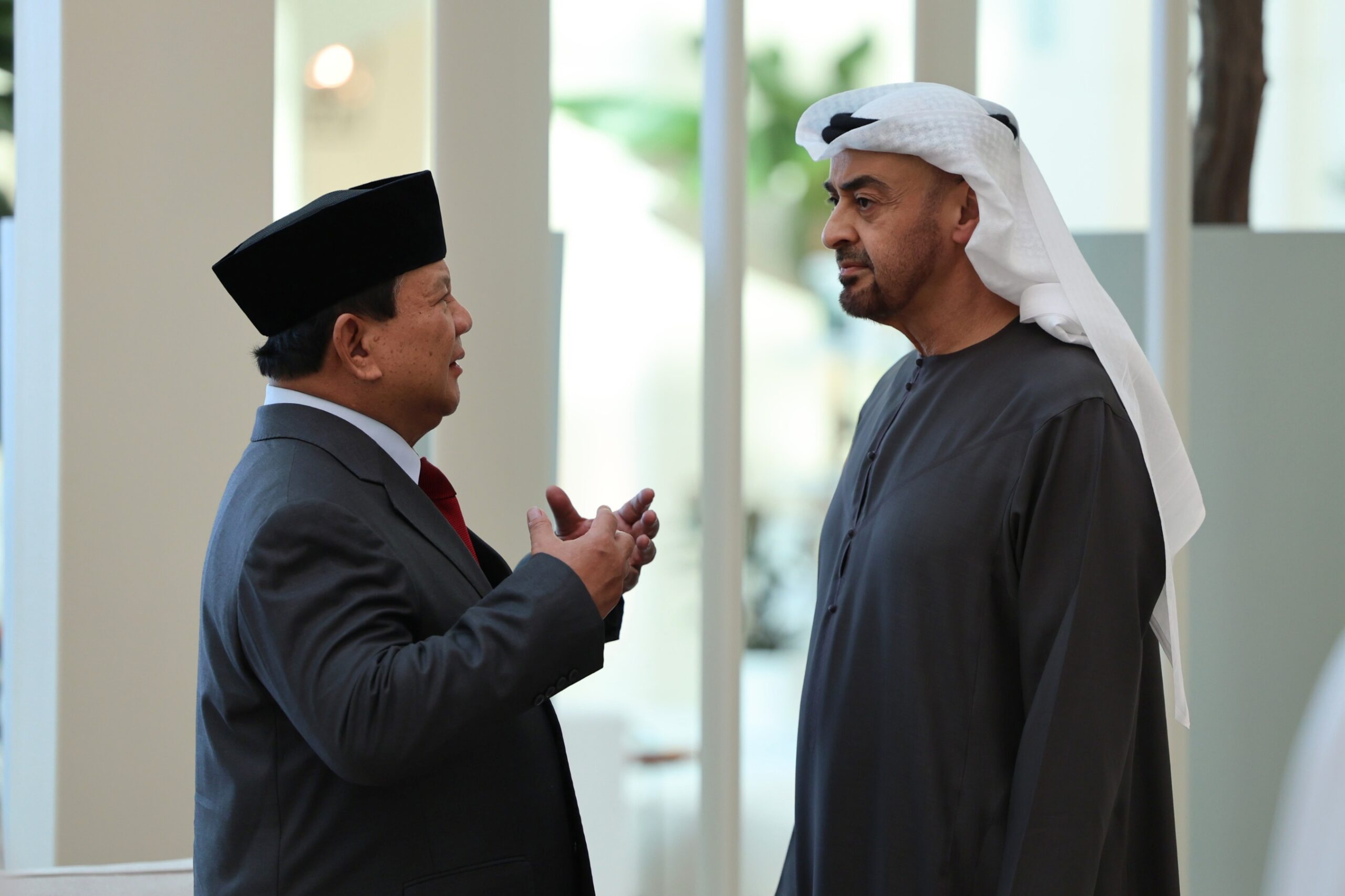 Menhan Prabowo Kunjungi Presiden MBZ di UEA, Bahas Kerja Sama Pertahanan dan Isu Internasional