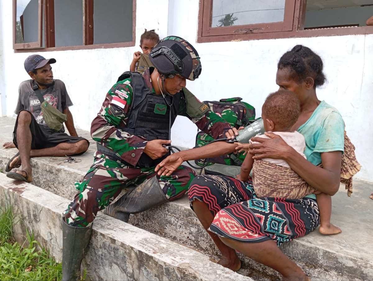 Satgas Yonif 310/KK Adakan Pengobatan Keliling di Distrik Web Papua