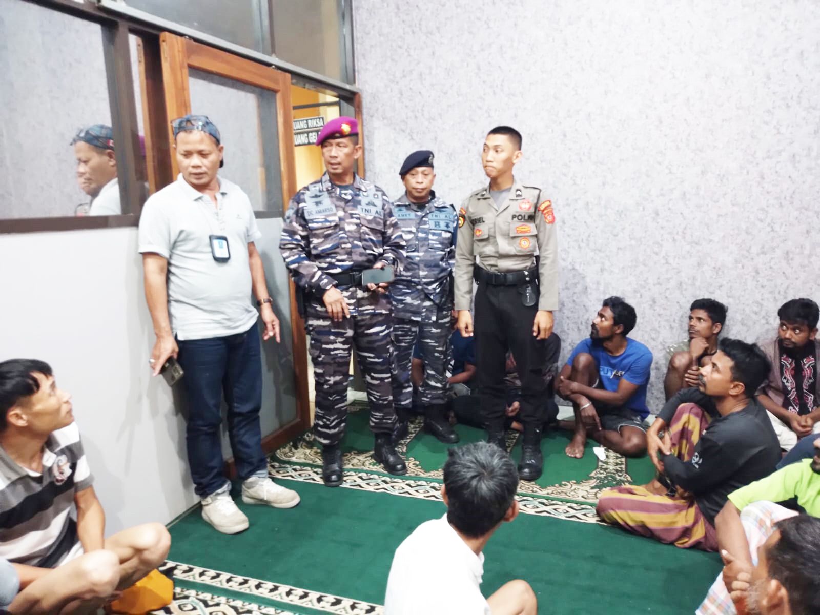 TNI AL Amankan Speed Boat Pembawa Imigran Gelap di Pantai Sukabumi