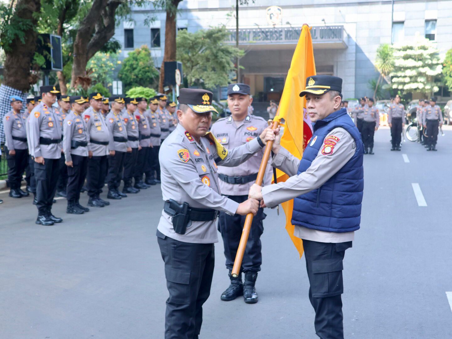 Kapolda Metro Pimpin Apel Pamen dan Kukuhkan Pengurus Komite Olahraga Polri