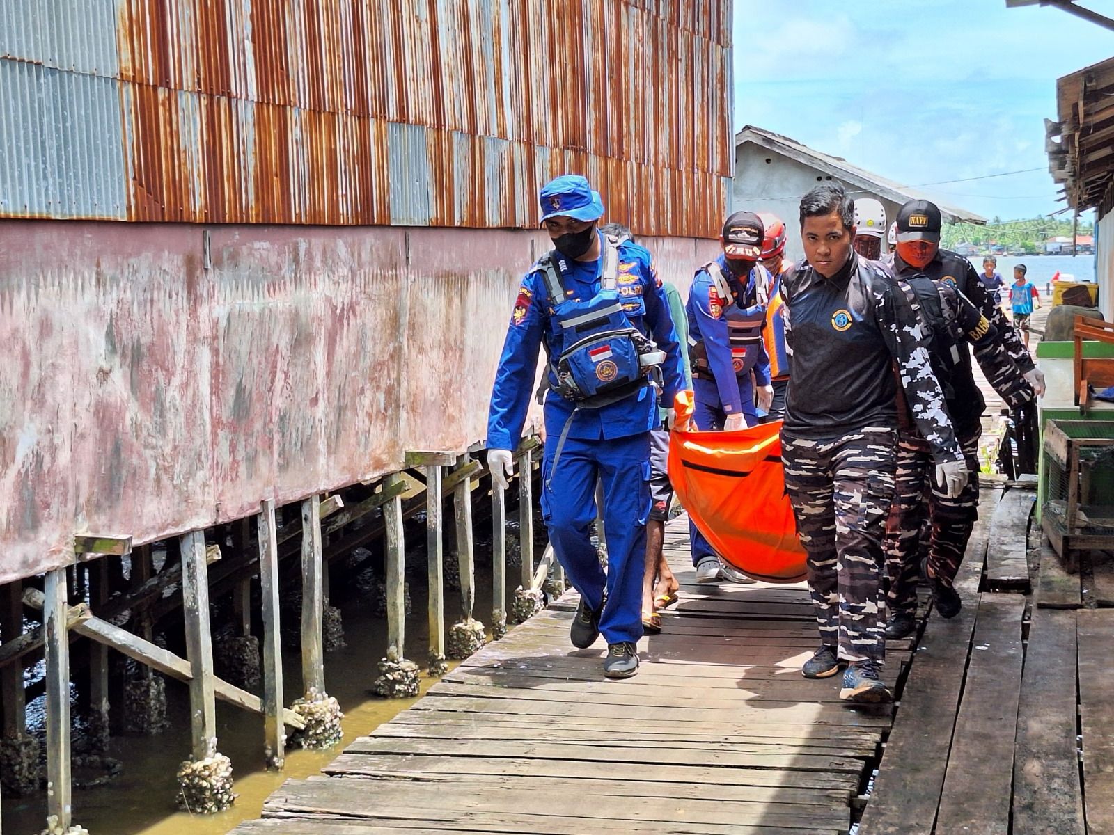 Posal Kendawangan evakuasi mayat terapung di Pulau Cempedak Kalbar