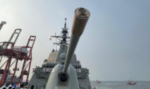 Meriam utama Fregat Mendez Nunez. Foto: Indomaritim.com/Rajab Ritonga