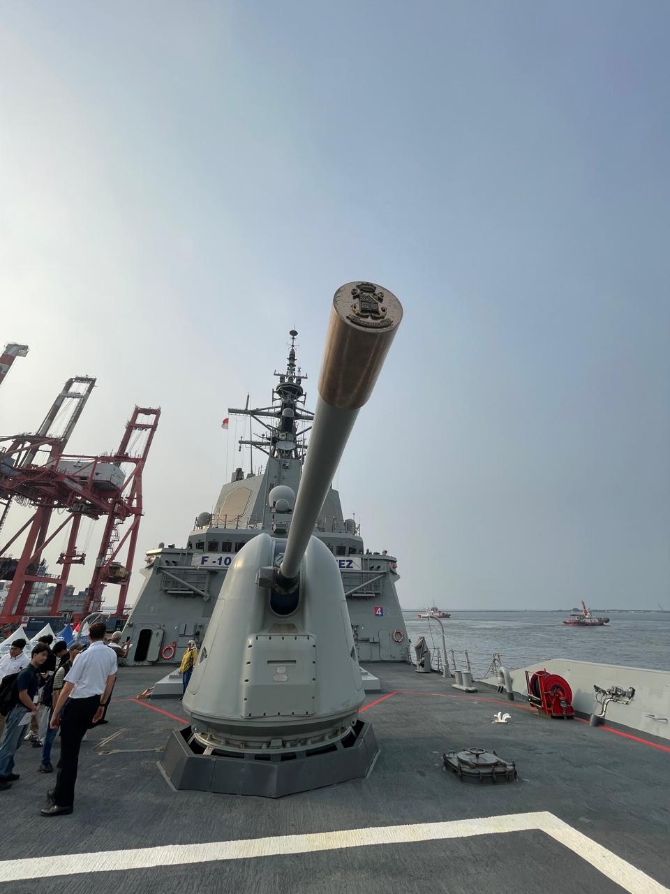 Meriam utama Fregat Mendez Nunez. Foto: Indomaritim.com/Rajab Ritonga