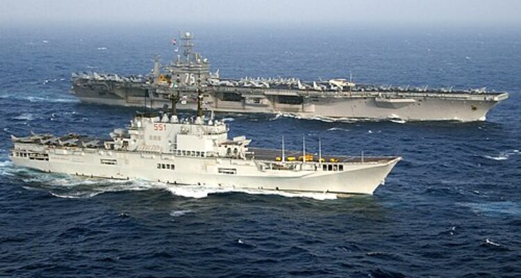 Ilustrasi - Giuseppe Garibaldi dan kapal induk AS, USS Harry S. Truman. Sumber foto: indomaritim/ist