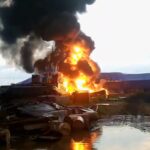 Kondisi kapal tangki yang terbakar Sungai Mentaya, Sabtu (28/3/2026). Foto: Indomaritim.com/Ant