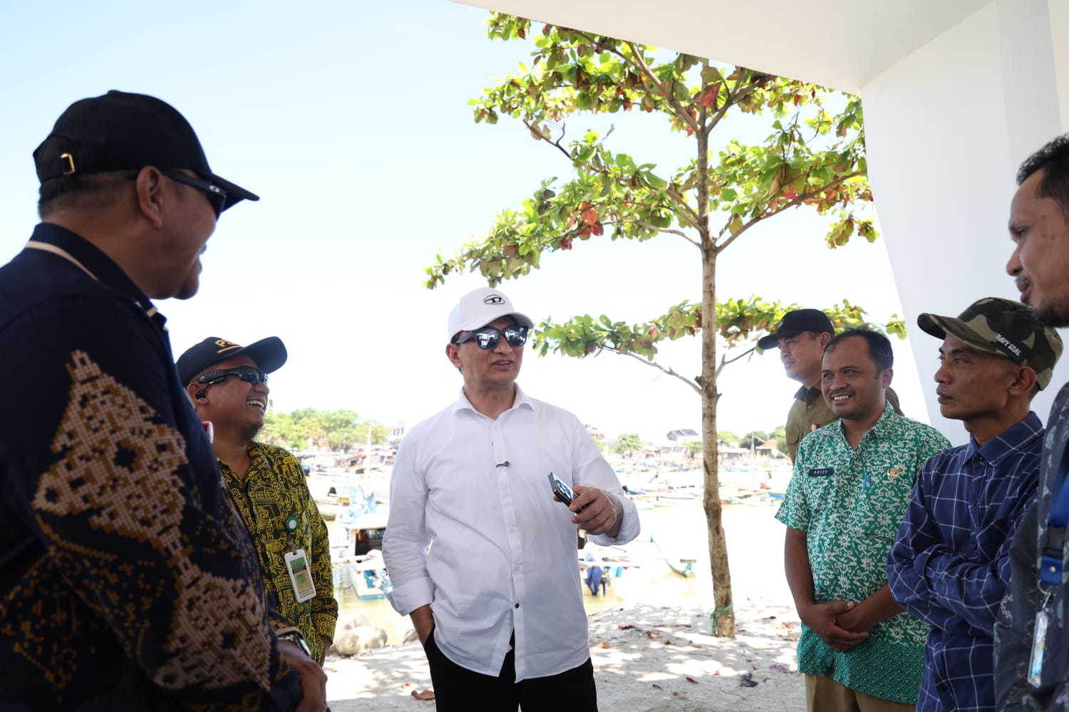 Dialog nelayan terkait modernisasi wilayah pesisir di Desa Cikiruhwetan, Kecamatan Cikeusik, Kabupaten Pandeglang, Banten. Foto: indomaritim.com/Yudhi
