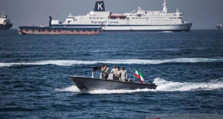 Patroli Angkatan Laut Iran di Selat Hormuz. Foto: Indomaritim.com/Ant