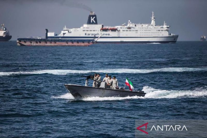 Patroli Angkatan Laut Iran di Selat Hormuz. Foto: Indomaritim.com/Ant