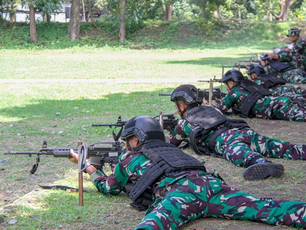 latihan menembak