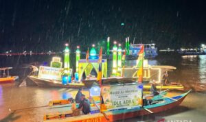 Perahu hias mengikuti Festival Takbir Sungai Kayan 2026 menyambut Hari Raya Idul Adha 1447 Hijriah. Foto Antara Perahu hias mengikuti Festival Takbir Sungai Kayan 2026 menyambut Hari Raya Idul Adha 1447 Hijriah. Foto Antara