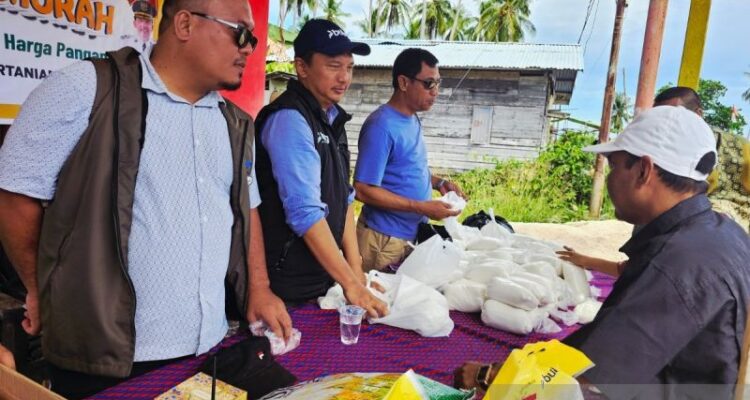 Pasar murah di pulau penyangga, Natuna. Foto: indomaritim.com/Ant