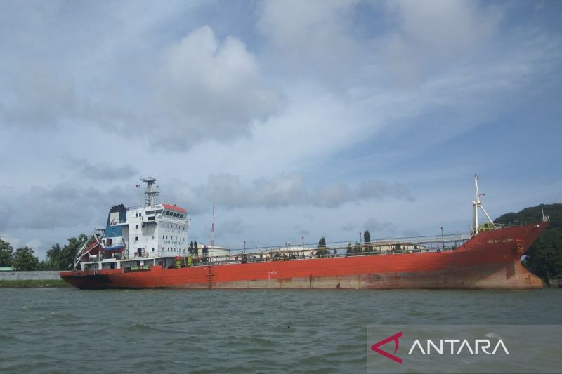 Ilustrasi sebuah kapal di Pelabuhan Cilapap. Foto Antara