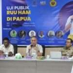 Deputy Minister of Human Rights Mugiyanto (center) during a public consultation on the revision to the Human Rights Law in Jayapura, Papua, on Saturday (May 30, 2026). Antara Photo
