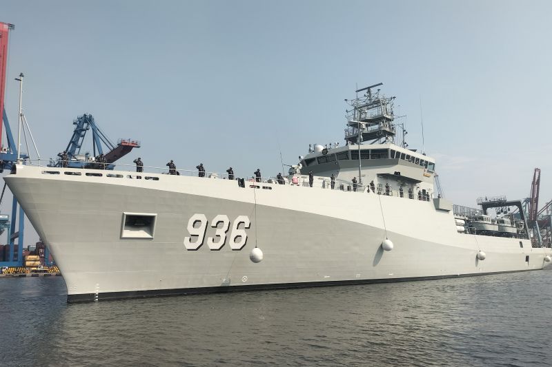 KRI Canopus-936, kapal penyelamat kapal selam pertama milik TNI AL. Foto Antara