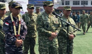 Kasal Laksamana TNI Muhamad Ali menjelaskan rencana on board penyelamat kapal selam. Foto Antara