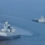 Kapal perang RI dan Pakistan berlatih di Perairan Jakarta. Foto Antara