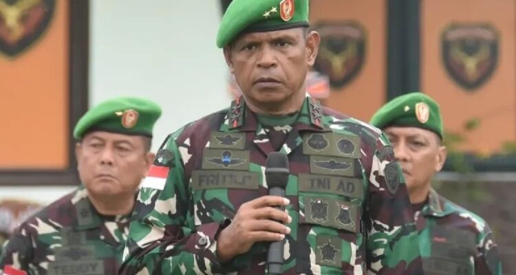 Pangdam XXIV/Mandala Trikora Mayor Jenderal TNI Frits Wilem Rizard Pelamonia. Foto Antara