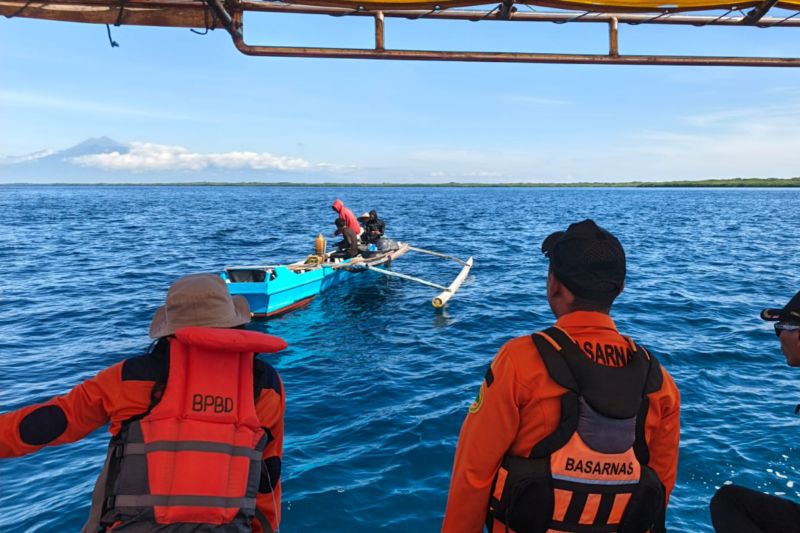Tim SAR mencari korban nelayan hilang di Perairan Pulau Panjang, Sumbawa. Foto Antara Tim SAR mencari korban nelayan hilang di Perairan Pulau Panjang, Sumbawa. Foto Antara