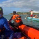 Tim SAR mencari nelayan yang hilang di Teluk Awang, Lombok Tengah. Foto Antara