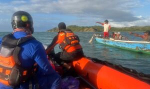 Tim SAR mencari nelayan yang hilang di Teluk Awang, Lombok Tengah. Foto Antara Tim SAR mencari nelayan yang hilang di Teluk Awang, Lombok Tengah. Foto Antara