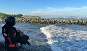 Tim SAR gabungan melakukan pencarian terhadap korban yang dilaporkan hilang di Pantai Ampenan Kota Mataram Provinsi NTB di Mataram, Sabtu (30/5/2026). Foto Antara Tim SAR gabungan melakukan pencarian terhadap korban yang dilaporkan hilang di Pantai Ampenan Kota Mataram Provinsi NTB di Mataram, Sabtu (30/5/2026). Foto Antara