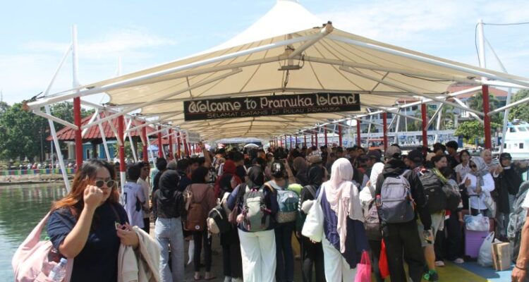 Wisatawan di Kepulauan Seribu. Foto: indomaritim.com/Ant