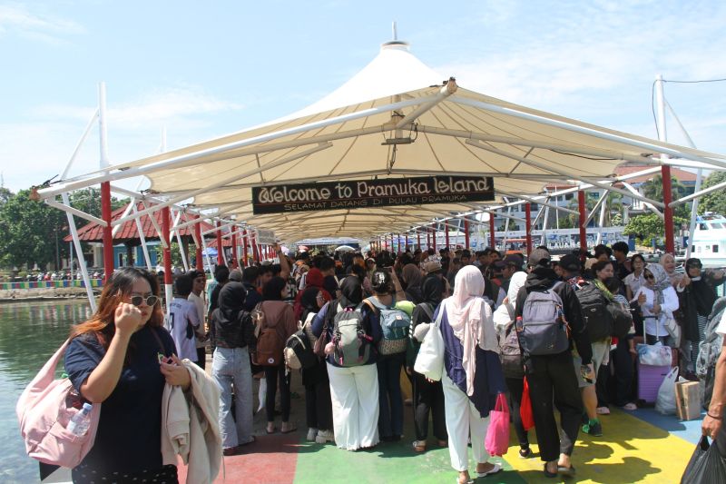 Wisatawan di Kepulauan Seribu. Foto: indomaritim.com/Ant