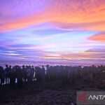 Pencarian remaja yang tenggelam di Pantai Suak Ribeen, Meulaboh. Foto Antara