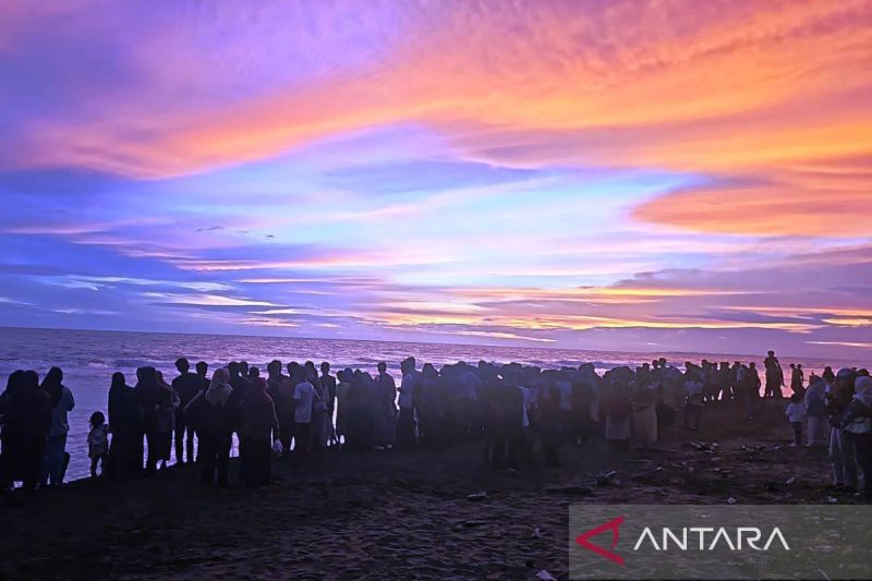 Pencarian remaja yang tenggelam di Pantai Suak Ribeen, Meulaboh. Foto Antara Pencarian remaja yang tenggelam di Pantai Suak Ribeen, Meulaboh. Foto Antara