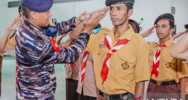 Anggota Pramuka Ambon mengikuti Bela Negara pada perkemahan Sabtu Minggu. Foto Antara