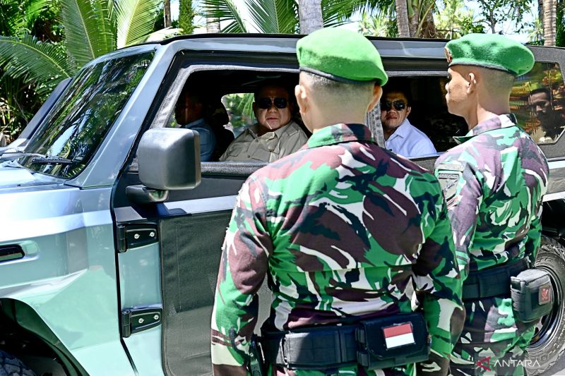 Presiden Prabowo temui Prajurit di Pos TNI AD di Pulau Miangas, Foto Antara