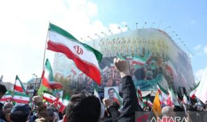 Warga Teheran turun ke jalan dukung pemerintah Iran. Foto Antara Warga Teheran turun ke jalan dukung pemerintah Iran. Foto Antara