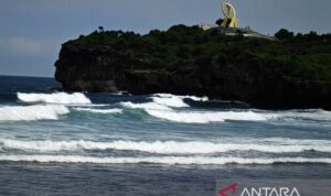 Ilustrasi - Ombak laut di pesisir pantai Kulonprogo, Jawa Tengah. Foto Antara