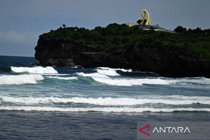 Ilustrasi - Ombak laut di pesisir pantai Kulonprogo, Jawa Tengah. Foto Antara Ilustrasi - Ombak laut di pesisir pantai Kulonprogo, Jawa Tengah. Foto Antara