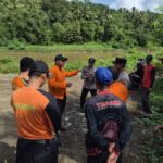 Tim SAR sedang koordinasi upaya pencarian korban terseret arus deras Sungai Ciwulan, Tasikmalaya. Foto Antara