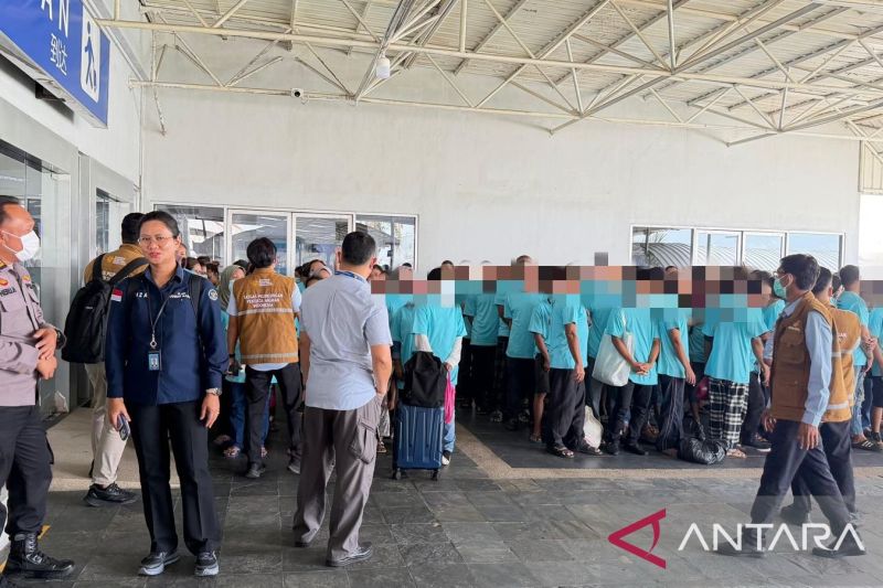 Pemulangan 190 pekerja migran Indonesia dari Malaysia. Foto Antara Pemulangan 190 pekerja migran Indonesia dari Malaysia. Foto Antara