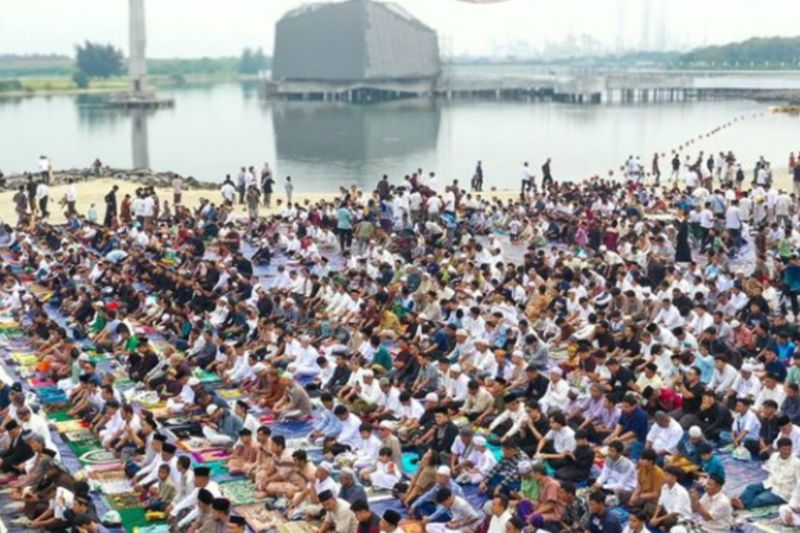 Ribuan wisatawan mengunjungi Pantai Ancol saat libur Idhul Adha 1447 H. Foto Antara. Ribuan wisatawan mengunjungi Pantai Ancol saat libur Idhul Adha 1447 H. Foto Antara.